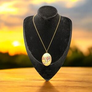 Pendant Gold Tone Necklace